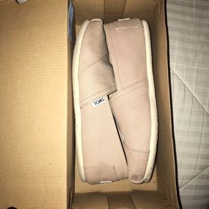 Light grey toms women’s 8.5